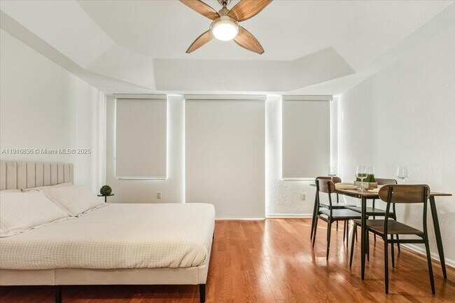 Building Photo - 413 NW 23rd Ave