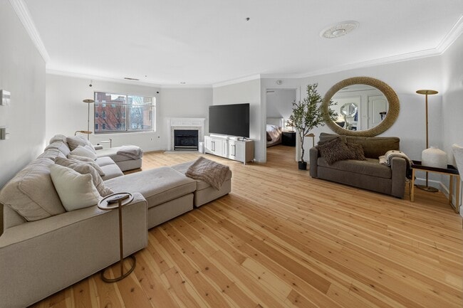 Building Photo - 1050 N Stuart St