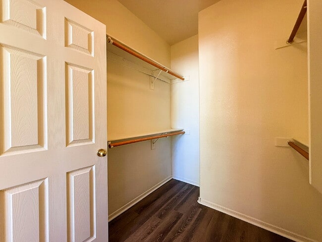 Building Photo - "Charming 3-Bed, 2-Bath Oasis with 1,430 Sq Ft in Phoenix's Heart!"