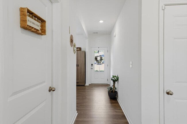 Building Photo - Refined Living in Hardin Valley | Modern Luxury Home with Loft & Outdoor Retreat