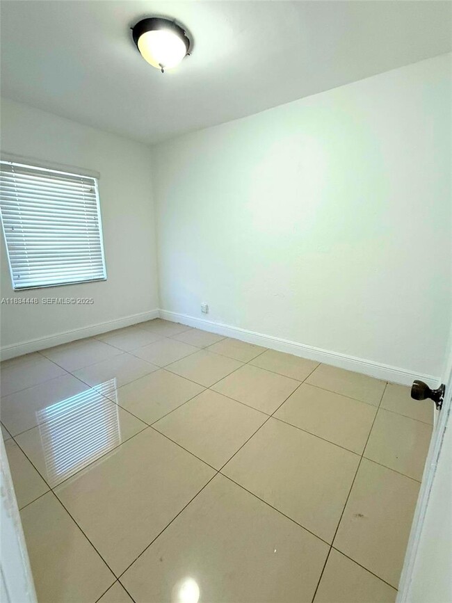 Building Photo - 34 E 15th St