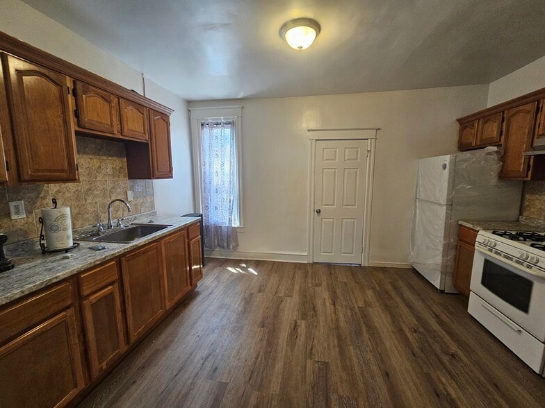 Building Photo - 1094 Alcott St