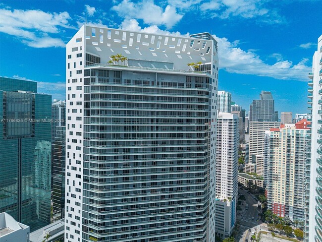 Building Photo - 1300 Brickell Bay Dr