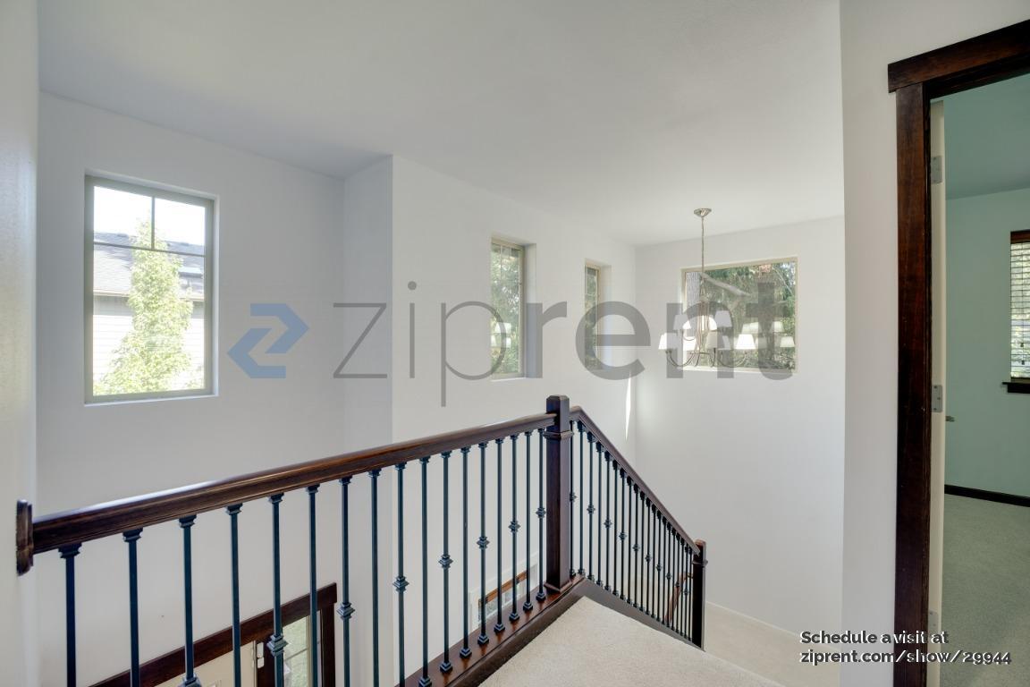 Building Photo - Unit