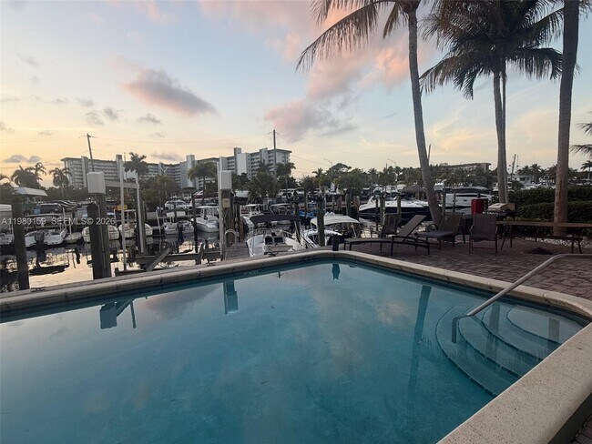 Building Photo - 861 SE 22nd Ave