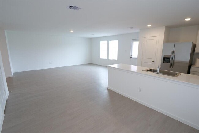Building Photo - 26727 Feather Reed Dr