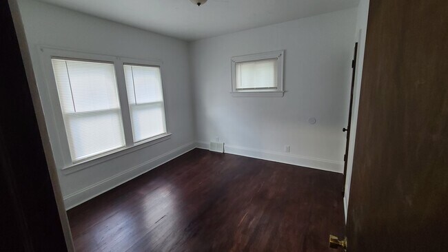 Building Photo - 3737 W 135th St