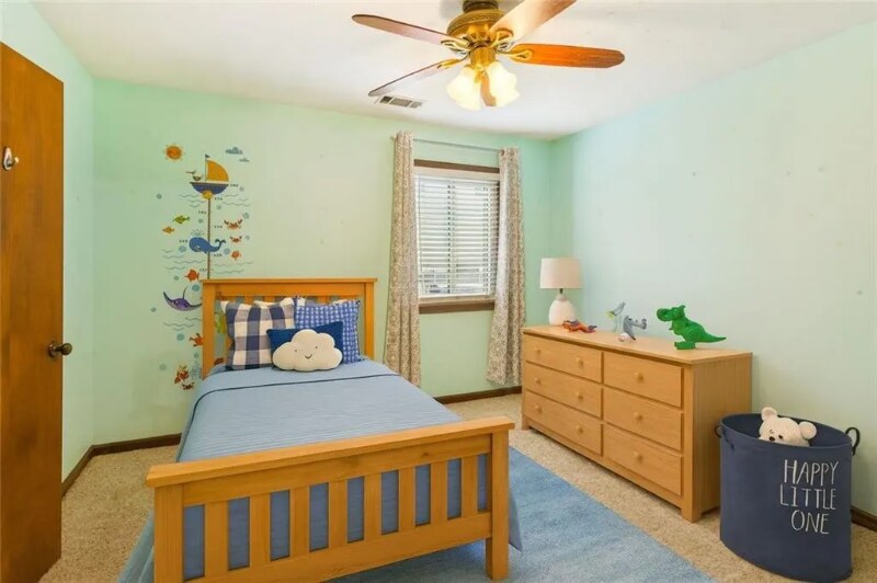 Building Photo - 1616 Maple Ridge Dr