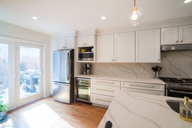 Building Photo - 2216 Kimball St