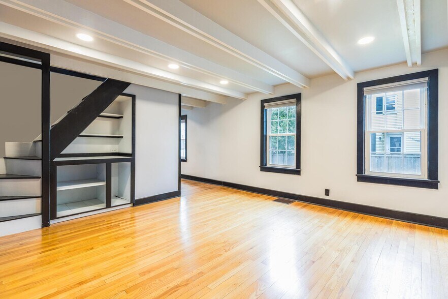 Building Photo - 21 Union St