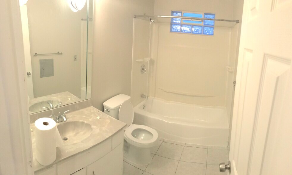 Building Photo - 24 Grandview Dr