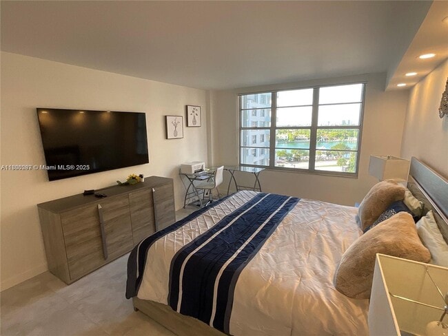 Building Photo - 5161 Collins Ave