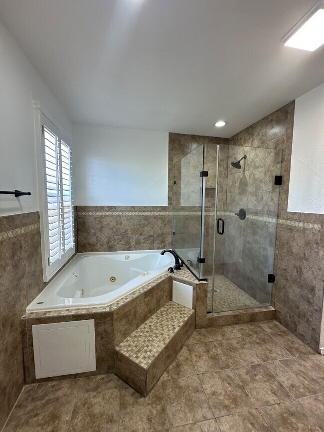 Building Photo - 7461 Plaza Redonda Dr