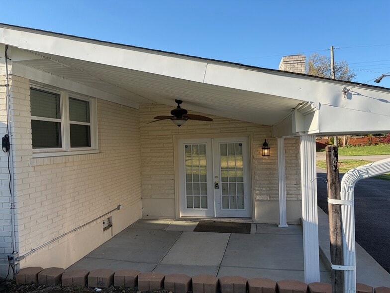 Building Photo - 7408 Lorenzo Ln