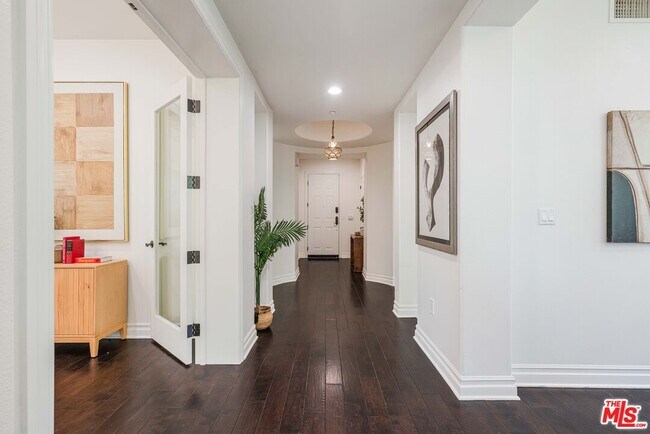 Building Photo - 6241 Crescent Park W