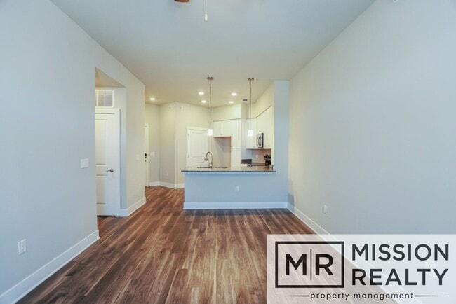 Building Photo - Beautiful 1 Bedroom, 1 Bathroom Condo in t...