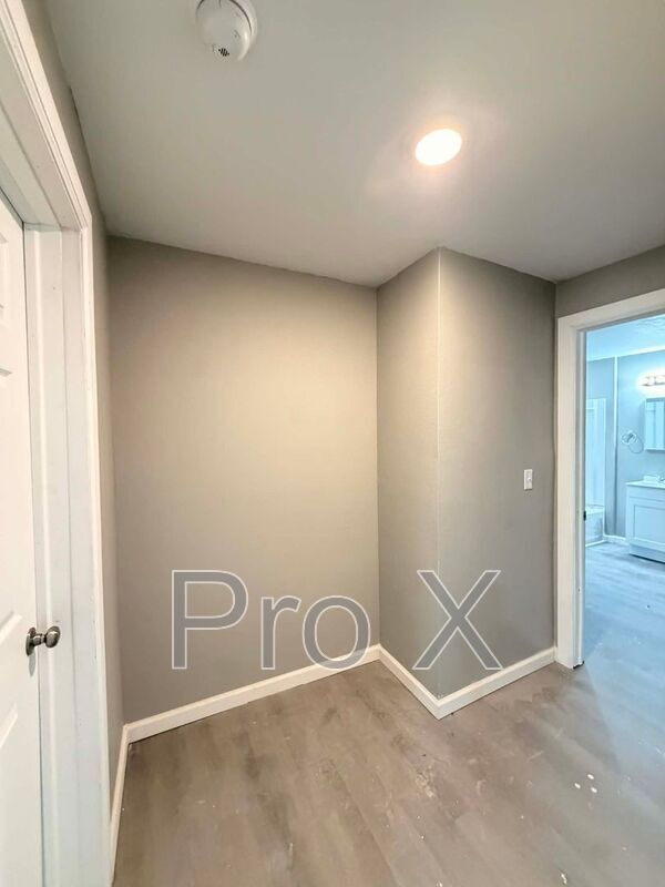 Building Photo - 121 S Byers Ave