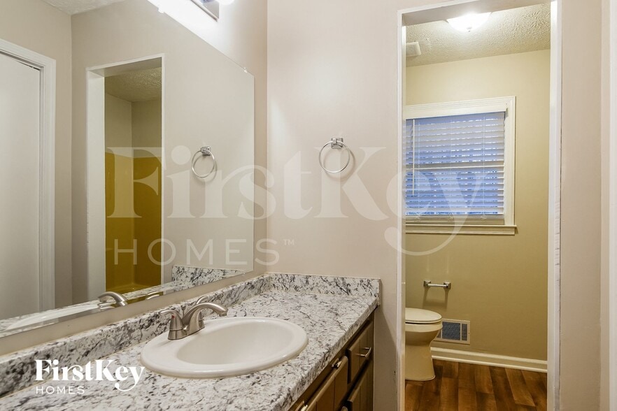 Building Photo - 5292 Clarkview Dr