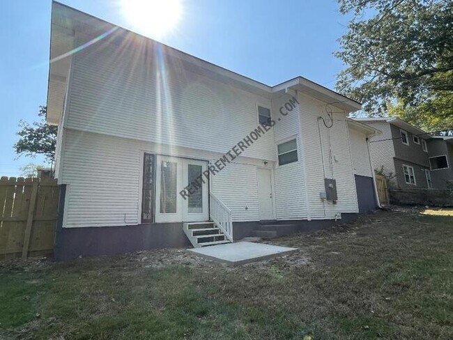 Building Photo - 18 Southmont Dr