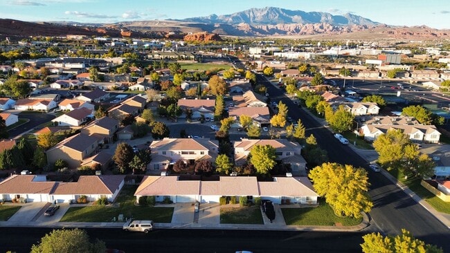 Building Photo - Tri-Plex for Rent