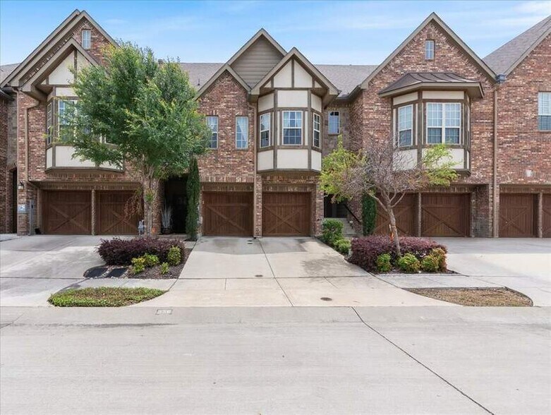 Building Photo - 556 Waterloo Dr