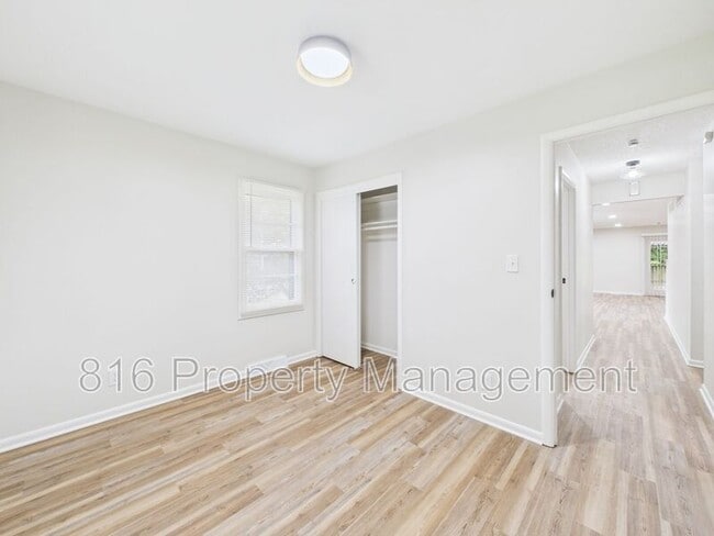 Building Photo - 8215 Ruskin Way