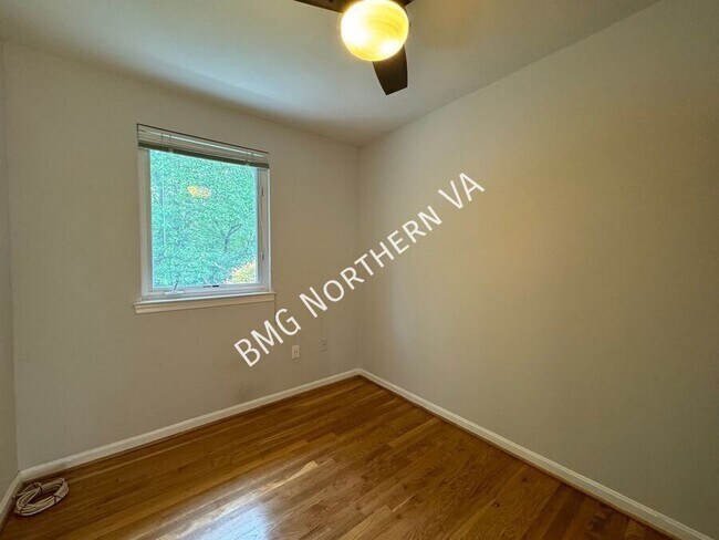 Building Photo - 5406 Gainsborough Dr