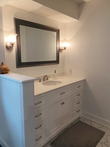 Master bath (updated) - 1131 NE Oak Tree Dr