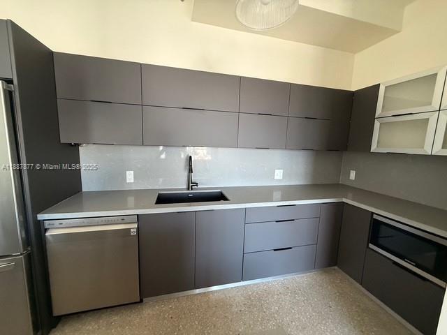 Building Photo - 10 SW South River Dr