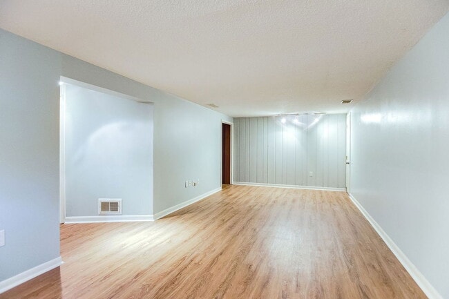 Building Photo - 3020 Maryland Ave S