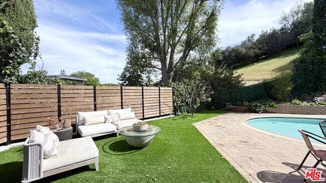 Building Photo - 3852 Sherview Dr