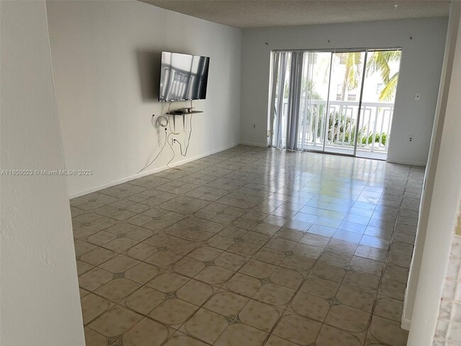 Building Photo - 1357 Collins Ave