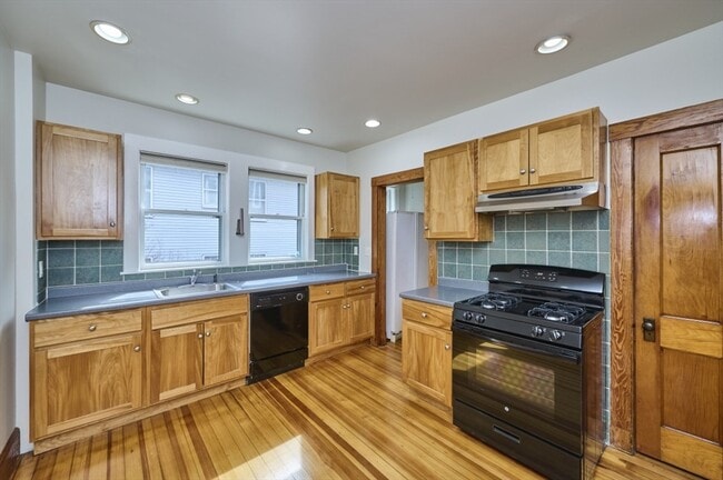 Building Photo - 125 Winsor Ave