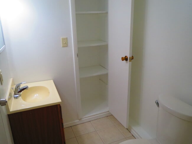 Building Photo - 5933 Blossman Rd