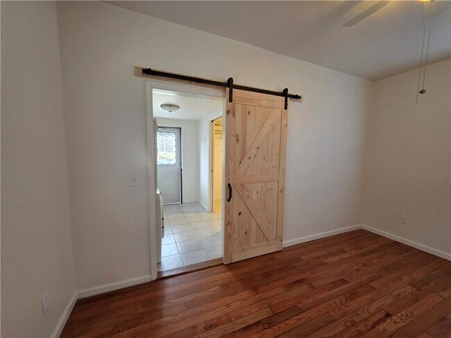 Building Photo - 311 Woodview Ave