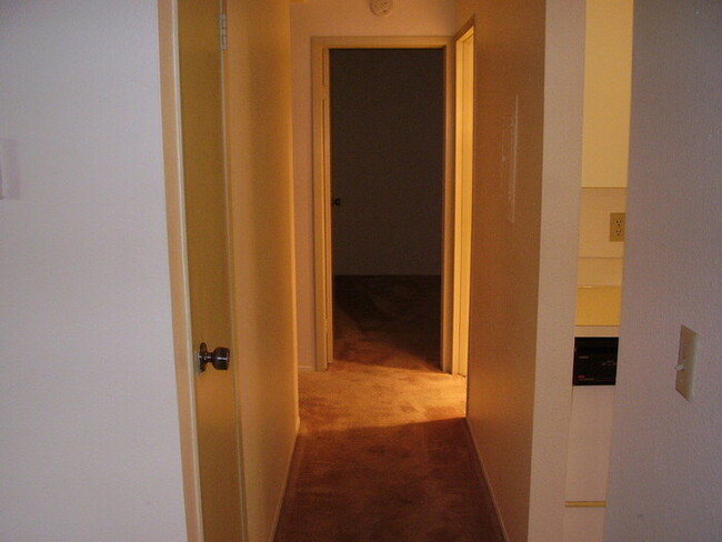 Building Photo - Sylvan Heights Condo
