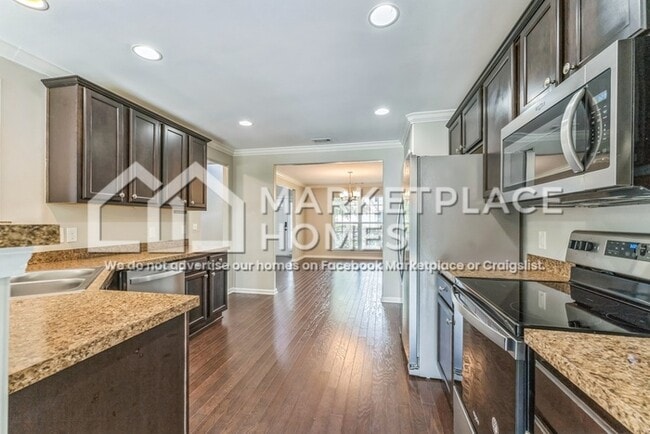 Building Photo - 517 Windsong Dr