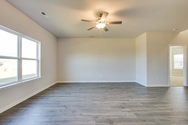 Building Photo - 2404 Alberto Dr