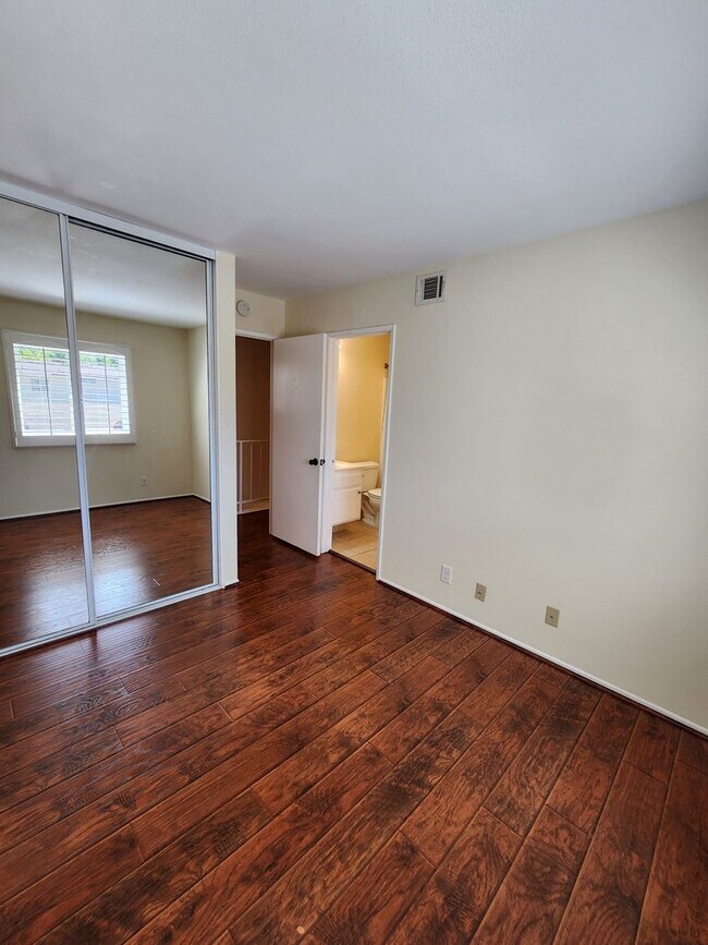 Building Photo - Bright & Beautiful Home Nestled Near Nature and Conveniences