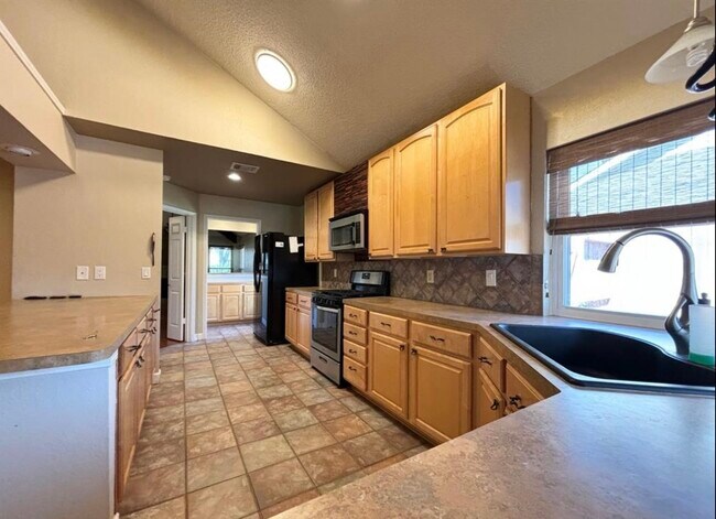 Building Photo - 2123 Streamhurst Ln