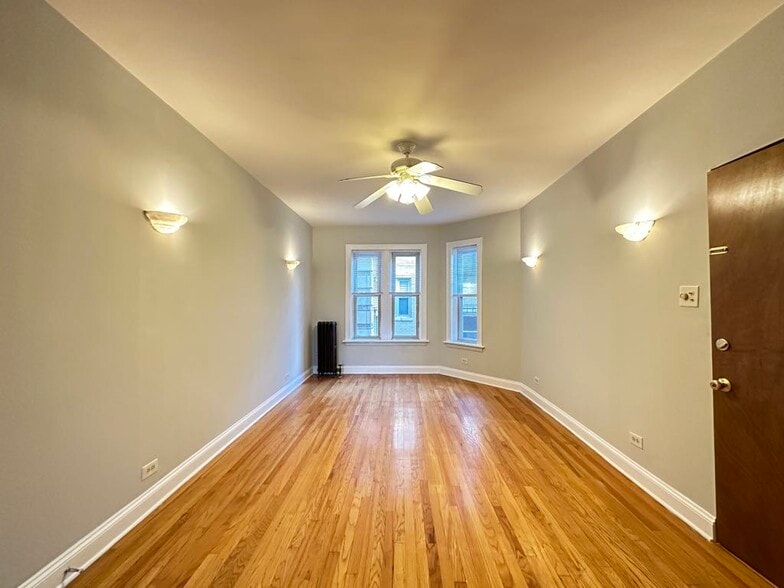 Building Photo - 4041 N Paulina St