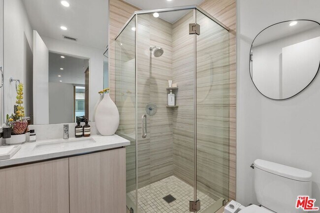 Building Photo - 1251 N Formosa Ave