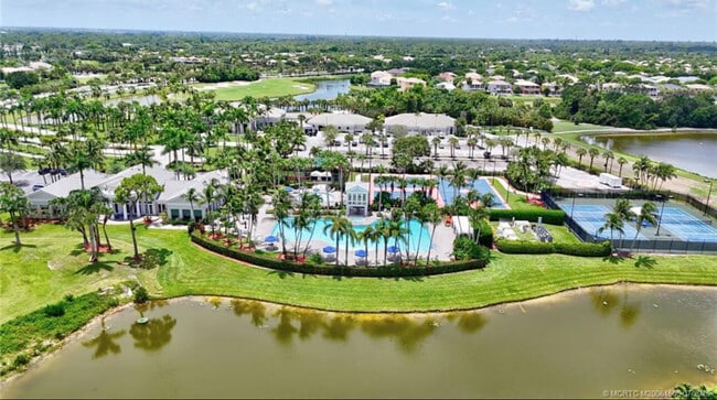 Building Photo - 2261 Ridgewood Cir