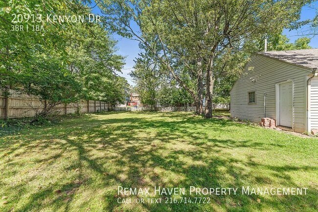 Building Photo - 20913 Kenyon Dr, Maple Hts - Spacious, Jus...