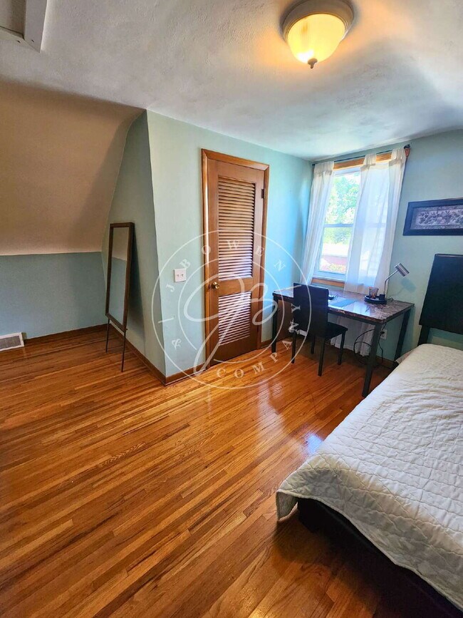 Building Photo - 3 bed 3 bath home for rent near University of Toledo!