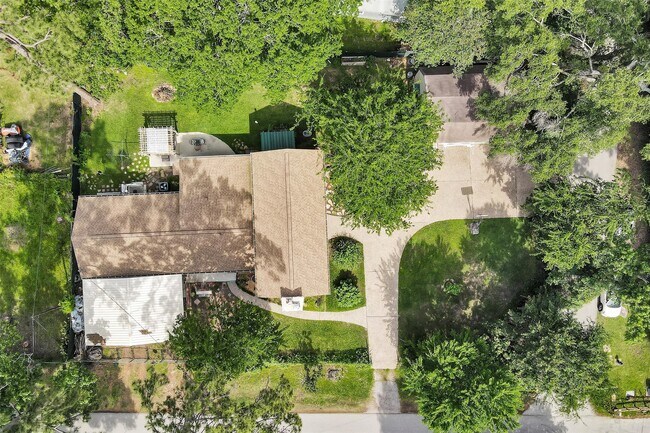 Building Photo - 628 Bullfrog Ln