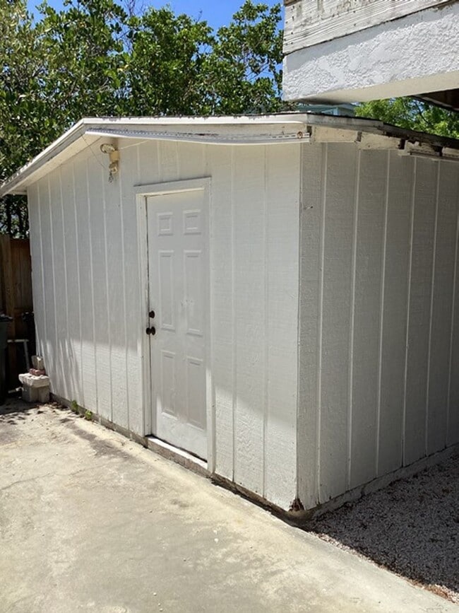 Building Photo - NEW PRICE!! Move in Ready Single Family Home - 4 bedroom - 1.5 Bathroom on Stock Island