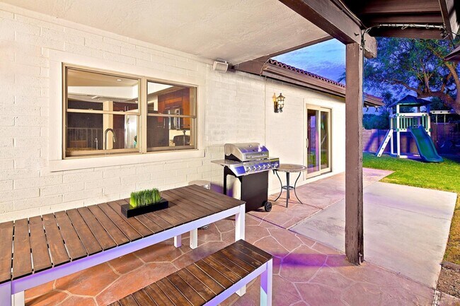 Building Photo - 4539 E Karen Dr
