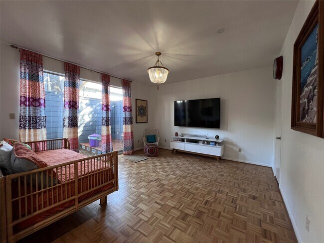 Building Photo - 2100 Commonwealth St