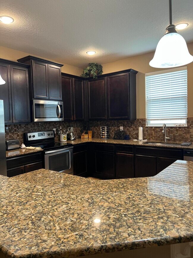 Building Photo - 139 Port Royal Ct